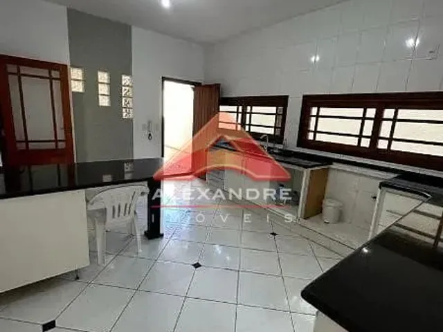 Casa com 360m² 4 quartos e 2 banheiros, à venda, no bairro Vila Resende em Caçapava