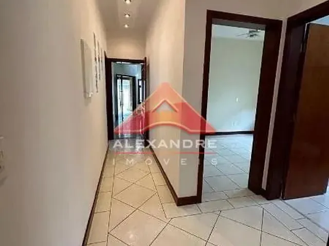 Casa com 360m² 4 quartos e 2 banheiros, à venda, no bairro Vila Resende em Caçapava
