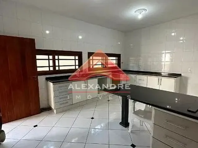 Casa com 360m² 4 quartos e 2 banheiros, à venda, no bairro Vila Resende em Caçapava