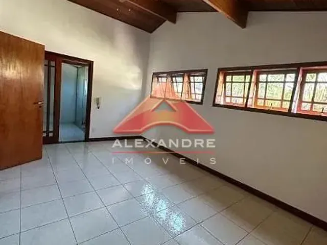 Casa com 360m² 4 quartos e 2 banheiros, à venda, no bairro Vila Resende em Caçapava