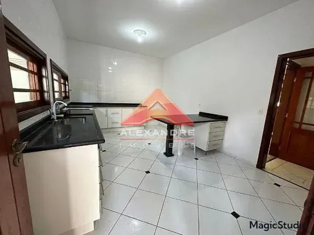 Casa com 360m² 4 quartos e 2 banheiros, à venda, no bairro Vila Resende em Caçapava