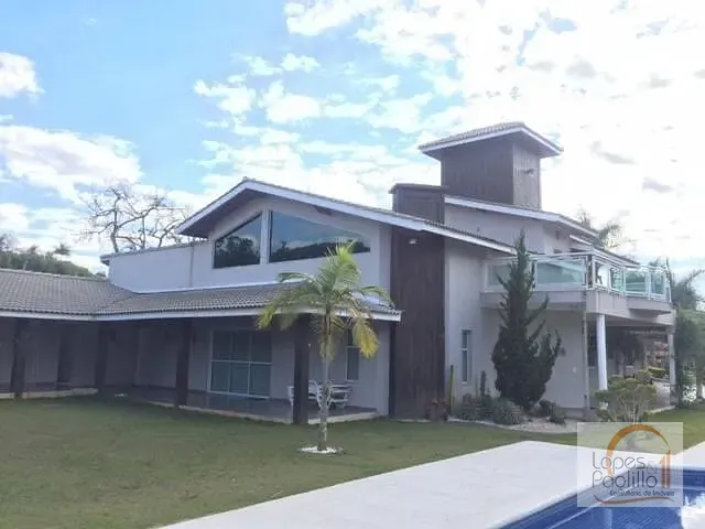 Casa com 6300m² 4 quartos e 5 banheiros, à venda, no bairro Rio Abaixo em Atibaia