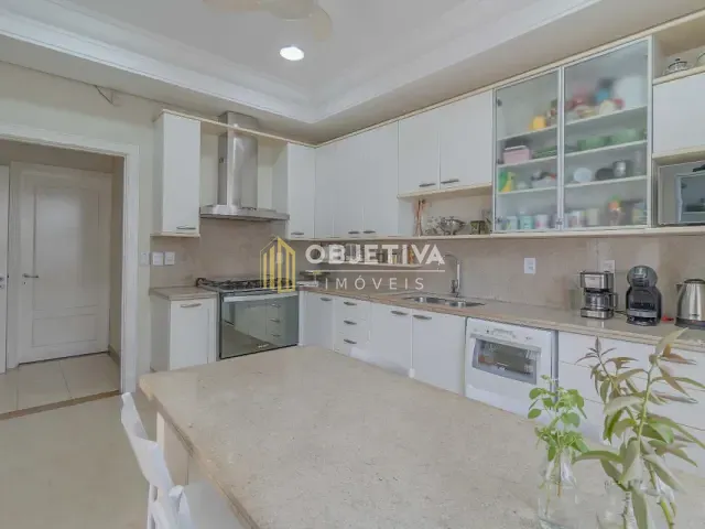 Casa 5 quartos e 5 banheiros, à venda, no bairro Chácara das Pedras em Porto Alegre