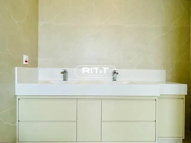 Casa com 300m² 3 quartos e 5 banheiros, à venda, no bairro Roncáglia em Valinhos