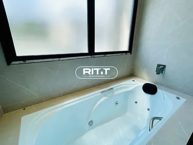 Casa com 300m² 3 quartos e 5 banheiros, à venda, no bairro Roncáglia em Valinhos