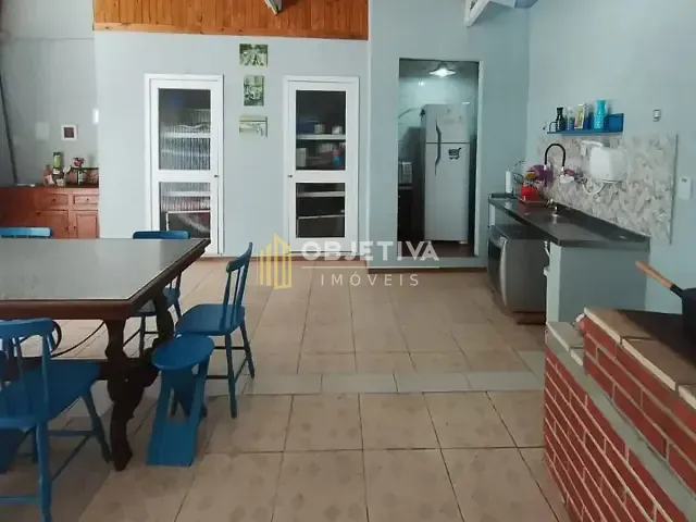 Casa com 258m² 3 quartos e 1 banheiro, à venda, no bairro Petrópolis em Porto Alegre