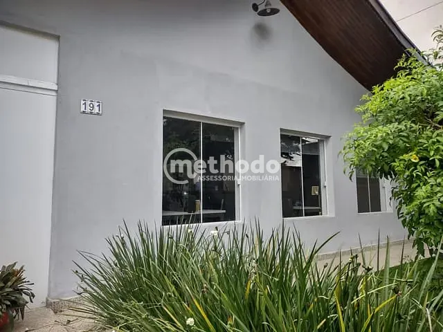 Casa com 390m² 3 quartos e 3 banheiros, à venda, no bairro São Benedito em Pindamonhangaba