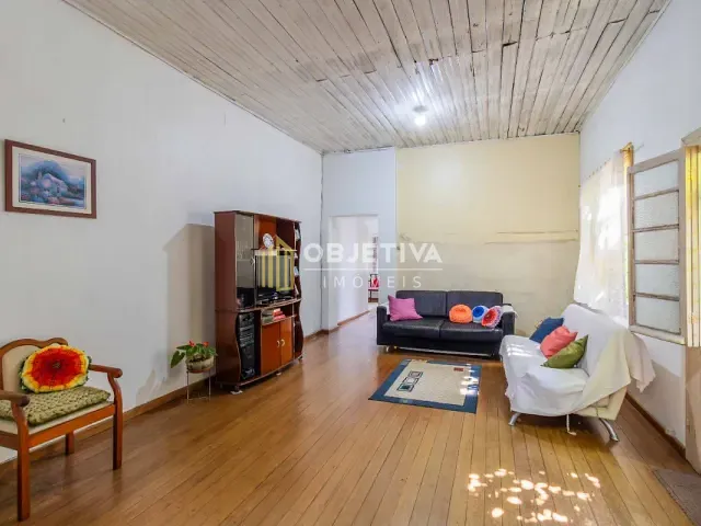 Casa 1 quarto e 1 banheiro, à venda, no bairro Azenha em Porto Alegre