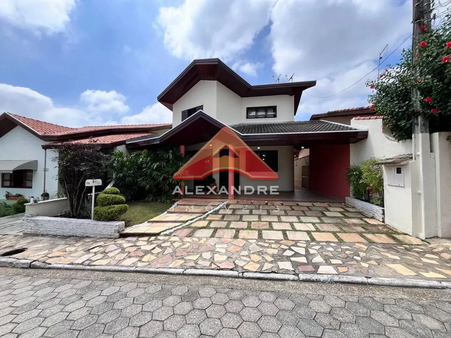 Casa, 3 quartos, 249 m² - Foto 1