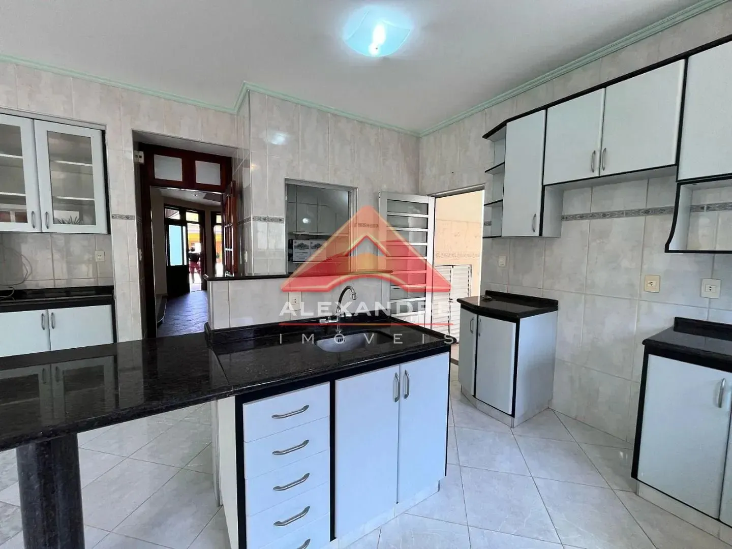 Casa, 3 quartos, 249 m² - Foto 2