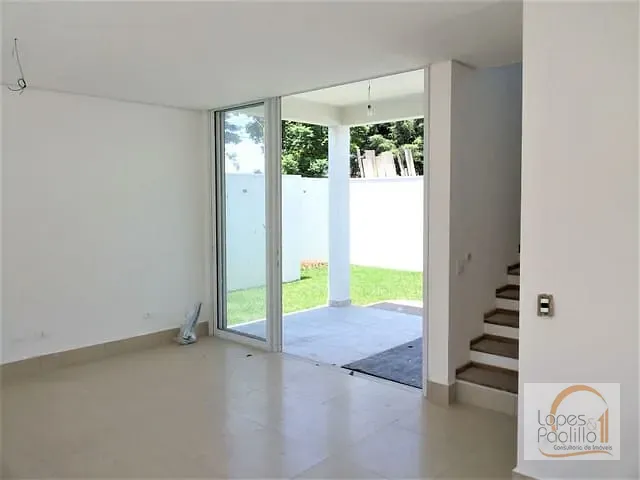 Casa com 300m² 3 quartos e 2 banheiros, à venda, no bairro Vila Loanda em Atibaia