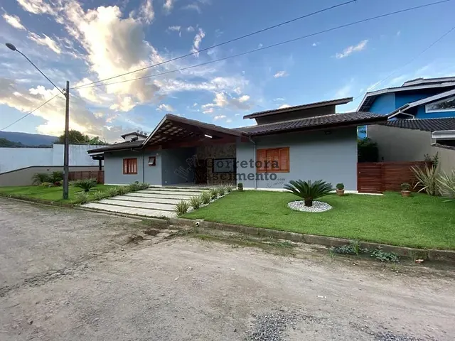 Casa com 497m² 3 quartos e 3 banheiros, à venda, no bairro Horto Florestal em Ubatuba