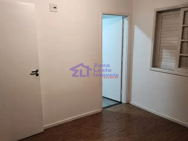 Casa com 300m² 4 quartos e 5 banheiros, para alugar, no bairro Vila Regente Feijó em São Paulo