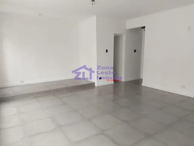 Casa com 300m² 4 quartos e 5 banheiros, para alugar, no bairro Vila Regente Feijó em São Paulo