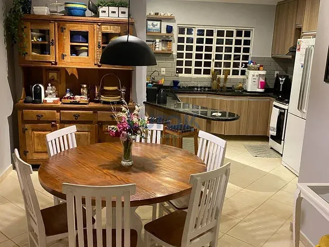 Casa com 603m² 3 quartos e 5 banheiros, à venda, no bairro Loteamento Caminhos de São Conrado (Sousas) em Campinas
