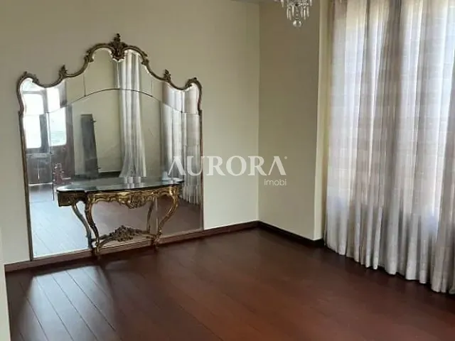 Casa com 807m² 4 quartos e 4 banheiros, à venda, no bairro Petrópolis em Londrina