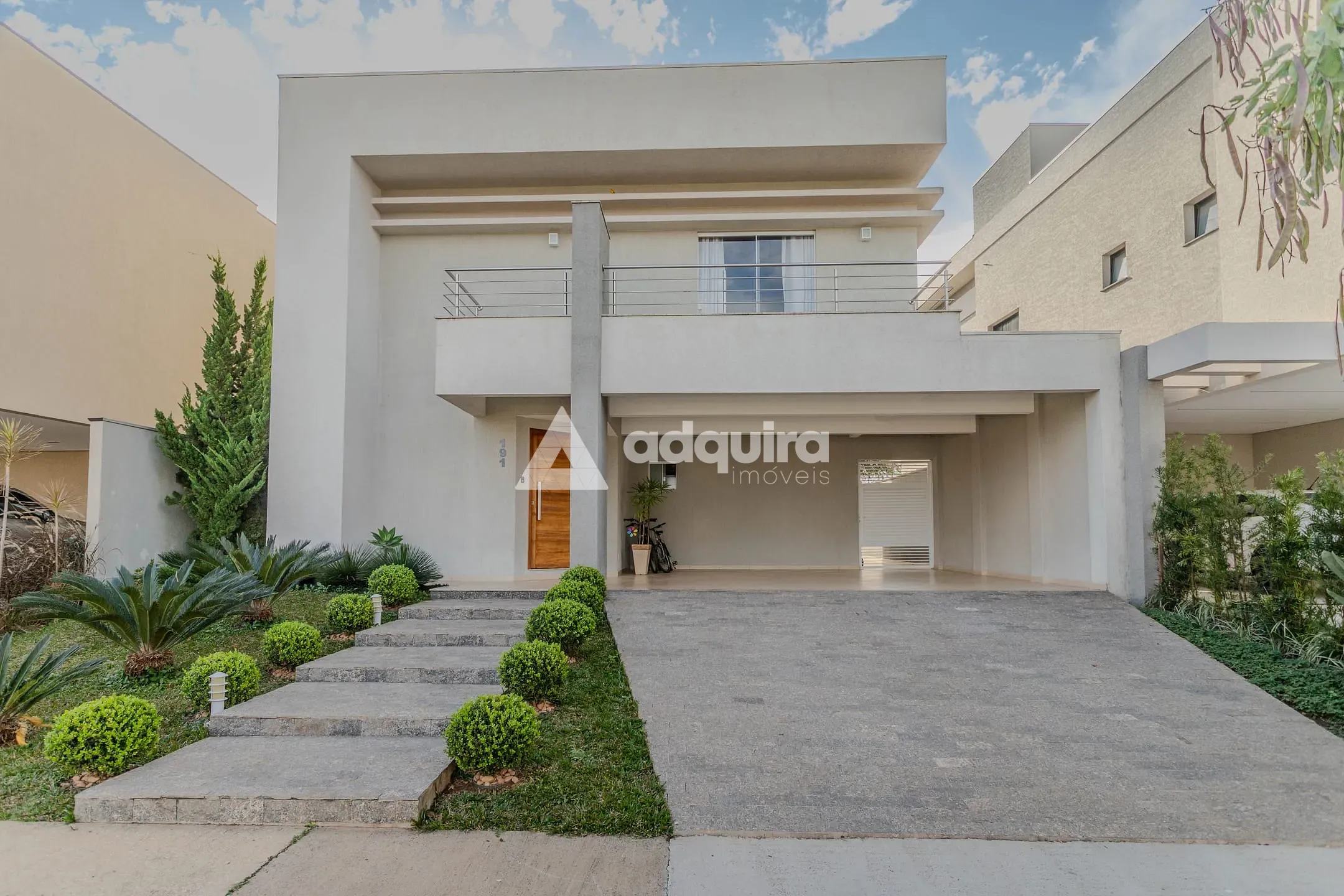 Casa, 5 quartos, 237 m² - Foto 1