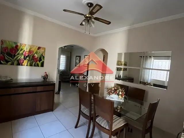 Casa com 200m² 2 quartos e 2 banheiros, à venda, no bairro Residencial Tatetuba em São José Dos Campos