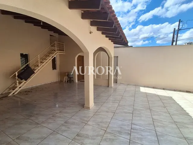 Casa com 390m² 3 quartos e 5 banheiros, à venda, no bairro Jardim Andrade em Londrina