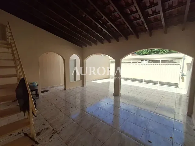Casa com 390m² 3 quartos e 5 banheiros, à venda, no bairro Jardim Andrade em Londrina