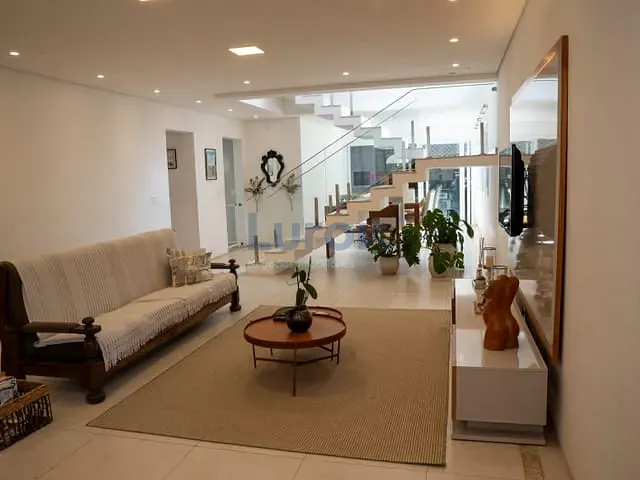Casa com 300m² 4 quartos e 5 banheiros, à venda, no bairro Ortizes em Valinhos