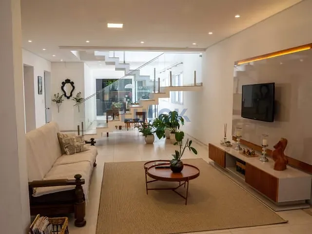 Casa com 300m² 4 quartos e 5 banheiros, à venda, no bairro Ortizes em Valinhos