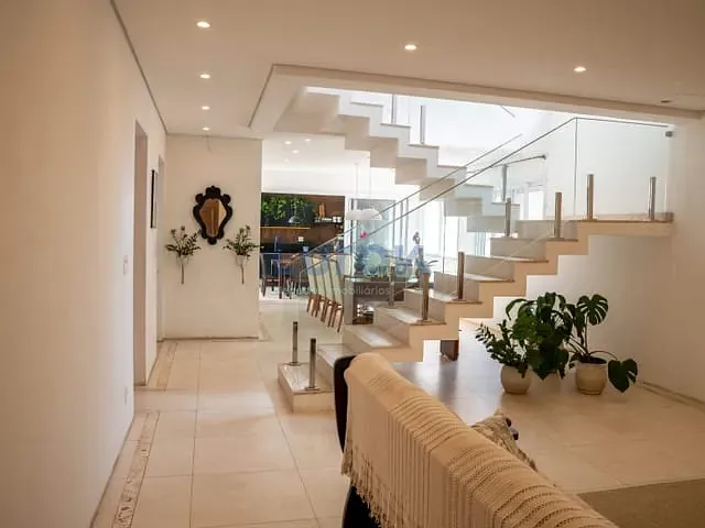 Casa com 300m² 4 quartos e 5 banheiros, à venda, no bairro Ortizes em Valinhos
