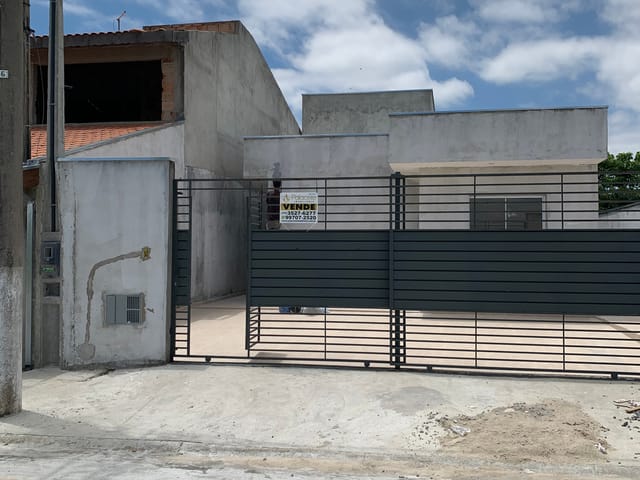 Casa com 200m² 2 quartos e 1 banheiro, à venda, no bairro Cesar Park em Pindamonhangaba