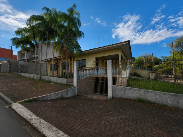 Locação - Casa com Edícula, com 3 quartos (sendo 1 suíte), 2 vagas de garagem, Churrasqueira, 160 m² - Oficinas, Ponta Grossa