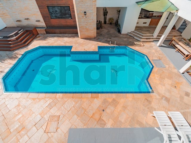 Casa com 3500m² 4 quartos e 6 banheiros, à venda ou para alugar, no bairro Alphaville em Santana de Parnaíba