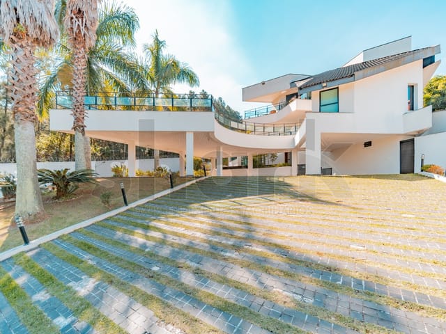 Casa com 3500m² 4 quartos e 6 banheiros, à venda ou para alugar, no bairro Alphaville em Santana de Parnaíba