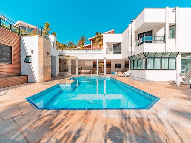 Casa com 3500m² 4 quartos e 6 banheiros, à venda ou para alugar, no bairro Alphaville em Santana de Parnaíba