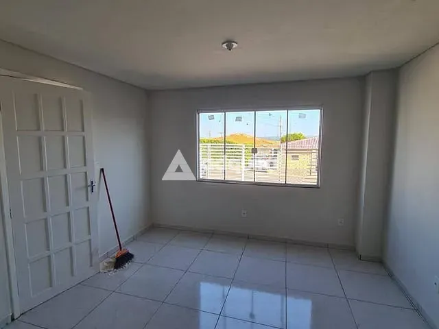 Casa 3 quartos e 1 banheiro, à venda, no bairro Colônia Dona Luíza em Ponta Grossa