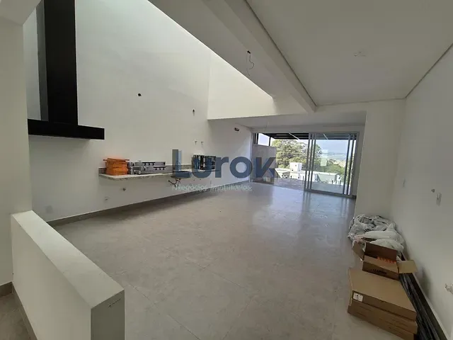Casa com 115m² 3 quartos e 3 banheiros, à venda, no bairro Chácaras Silvania em Valinhos