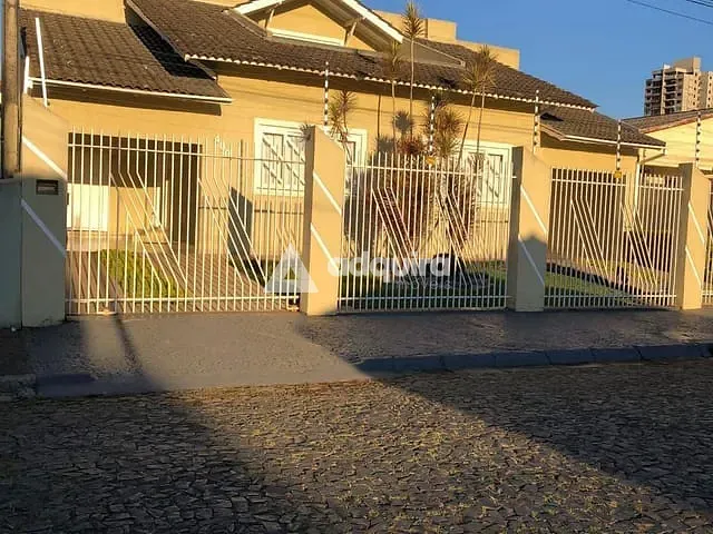 Casa com 462m² 3 quartos e 3 banheiros, à venda, no bairro Orfãs em Ponta Grossa