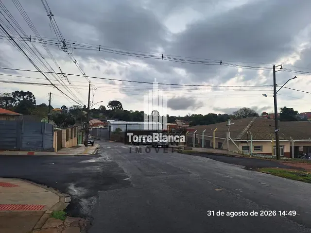 Casa com 220m² 2 quartos e 1 banheiro, à venda, no bairro Uvaranas em Ponta Grossa