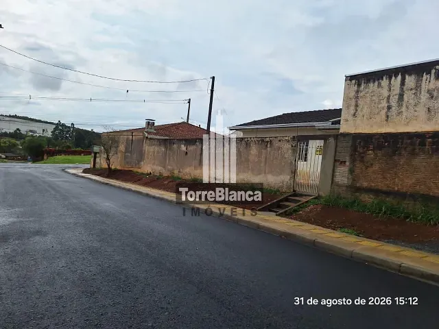 Casa com 220m² 2 quartos e 1 banheiro, à venda, no bairro Uvaranas em Ponta Grossa