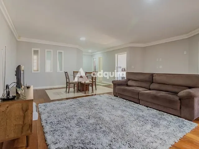 Casa com 570m² 4 quartos e 4 banheiros, à venda, no bairro Jardim Carvalho em Ponta Grossa