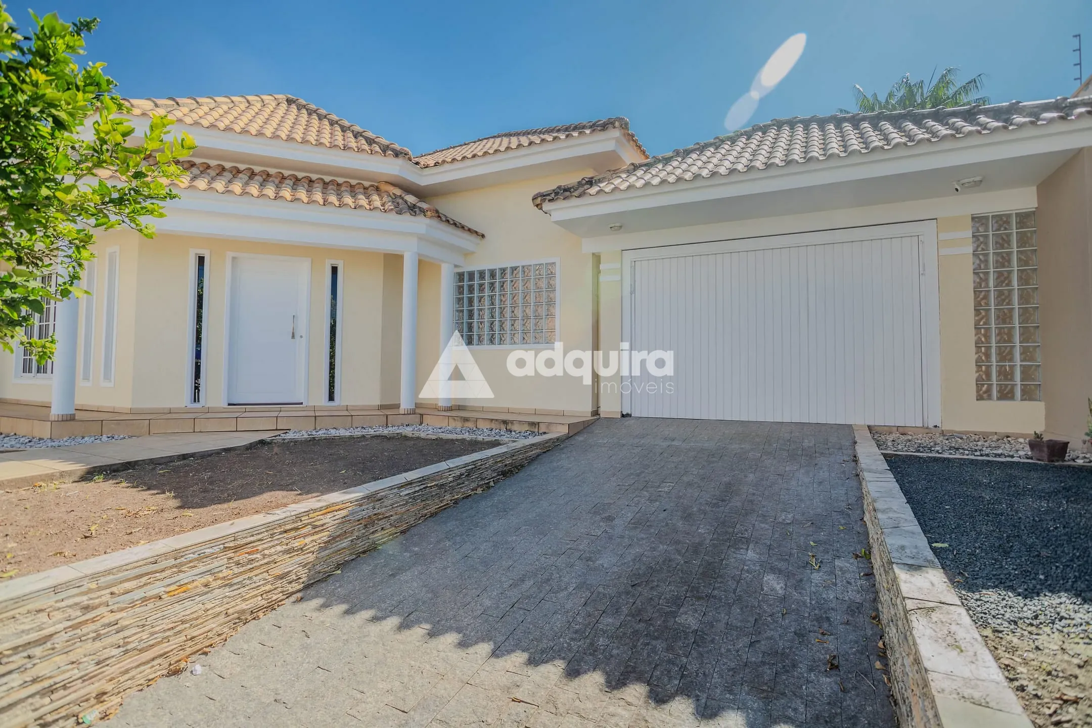 Casa, 4 quartos, 241 m² - Foto 1