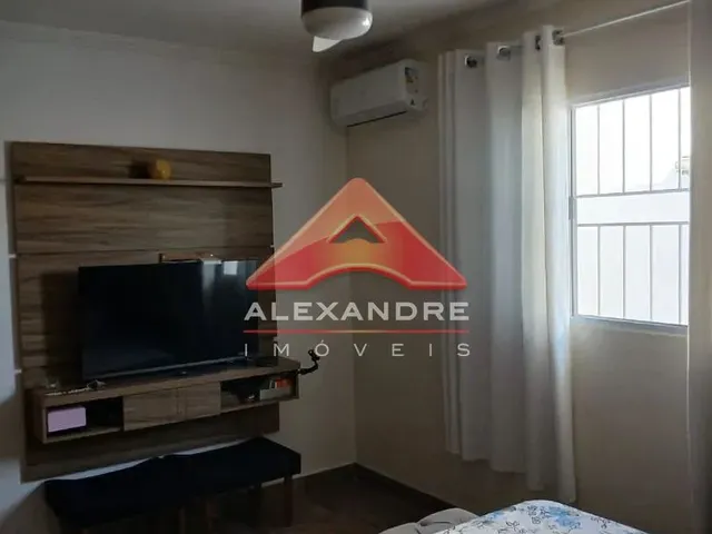 Casa com 10m² 2 quartos e 1 banheiro, à venda, no bairro Jardim Paulista em São José Dos Campos