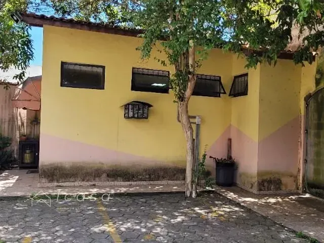 Casa com 1077m² 3 quartos e 8 banheiros, à venda, no bairro Independência em Taubaté