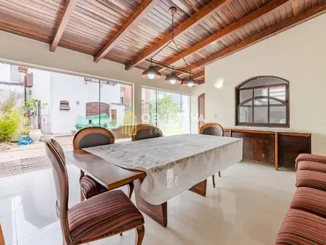 Casa 4 quartos e 4 banheiros, para alugar, no bairro Santa Cecília em Porto Alegre