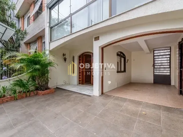 Casa 4 quartos e 4 banheiros, para alugar, no bairro Santa Cecília em Porto Alegre