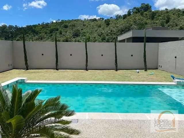 Casa com 600m² 3 quartos e 6 banheiros, à venda, no bairro Condominio Quintas da Boa Vista em Atibaia