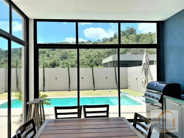 Casa com 600m² 3 quartos e 6 banheiros, à venda, no bairro Condominio Quintas da Boa Vista em Atibaia