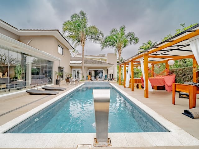 Casa com 2000m² 5 quartos e 5 banheiros, à venda ou para alugar, no bairro Tamboré em Barueri