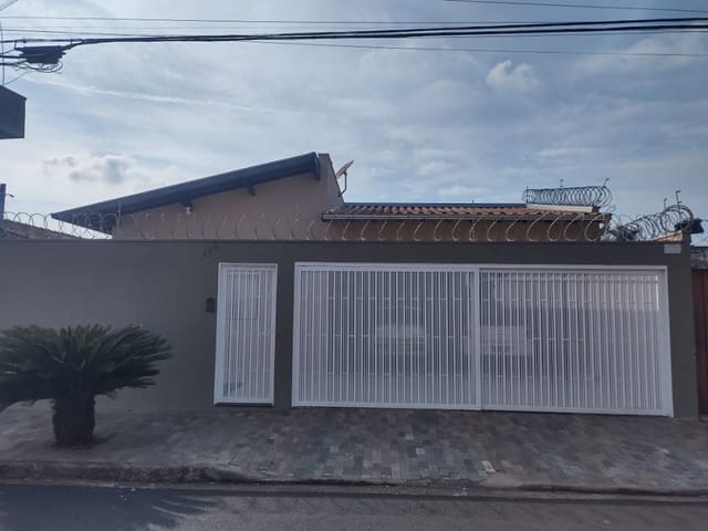 Foto do Casa - Casa com 3 dormitórios à venda, 304 m² por R$ 650.000,00 - Jardim Induberaba - Uberaba/MG | ZUCATO IMOBILIARIA LTDA