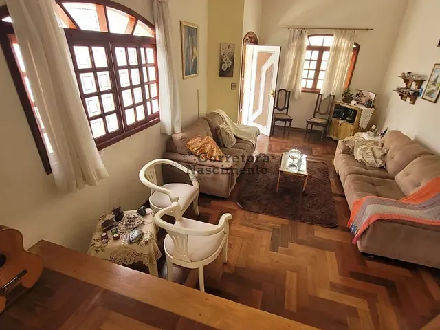 Casa com 300m² 3 quartos e 3 banheiros, à venda, no bairro Urbanova em São José dos Campos