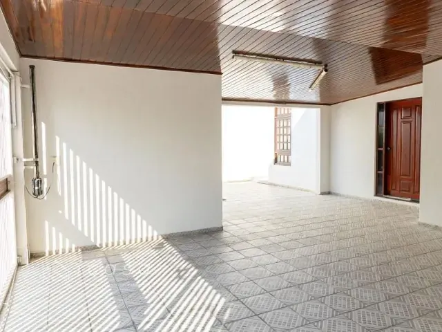 Casa com 300m² 4 quartos e 4 banheiros, à venda, no bairro Jardim Santa Maria em Jacareí