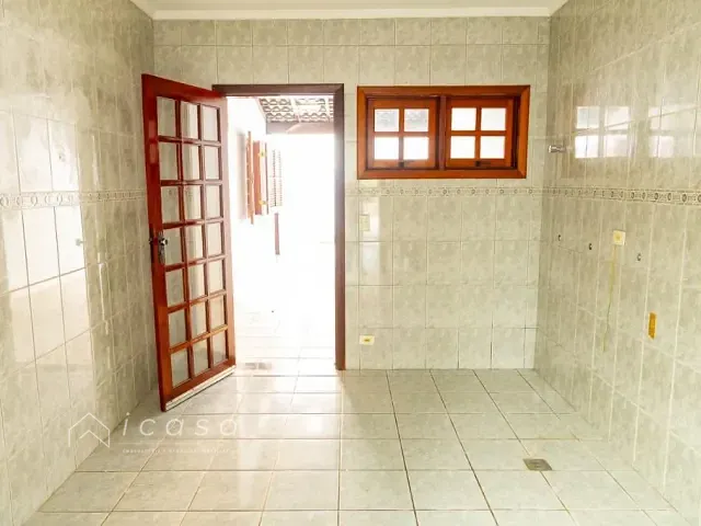 Casa com 300m² 4 quartos e 4 banheiros, à venda, no bairro Jardim Santa Maria em Jacareí
